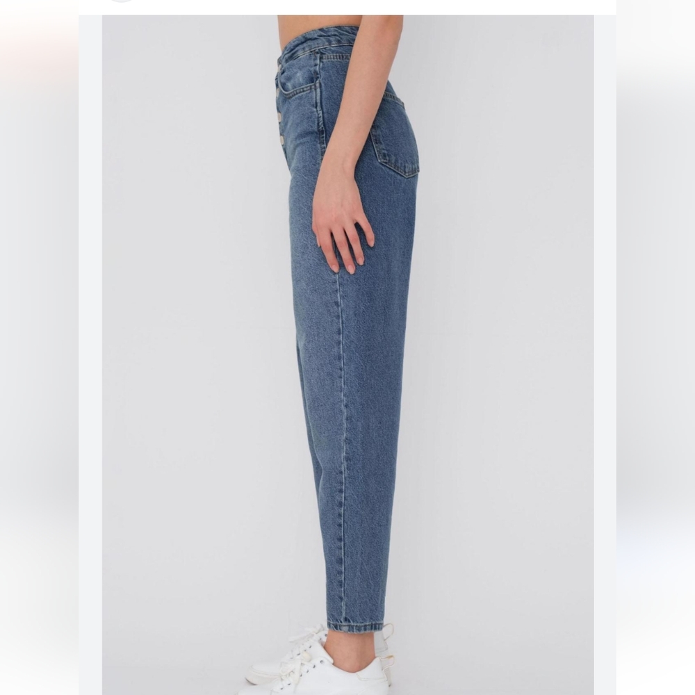 Nasty Gal High Rise Tapered Leg Jeans Light Blue Wash Size US4 UK 8
